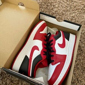 AIR JORDAN 1 LOW (GS) WHITE/GYM RED-BLACK size 6.5
